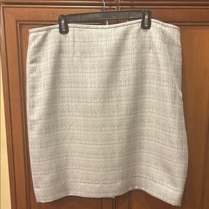 Le Suit Gray Pencil Skirt Knee-Length Work